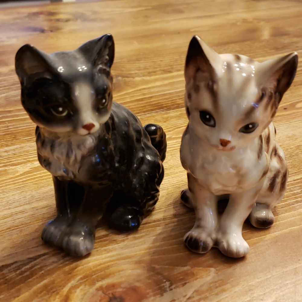 Bundle of Two Japan Porcelain Cats